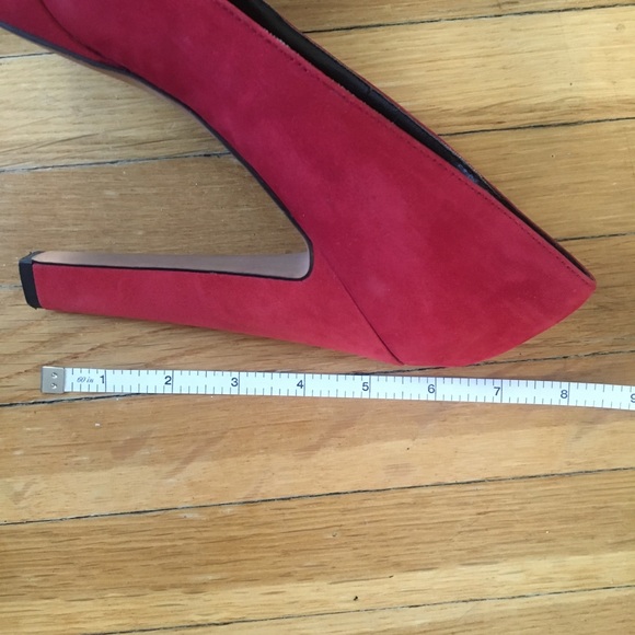 red faux suede Aldo platform heels - Picture 7 of 8